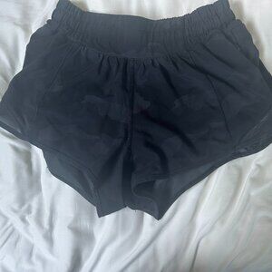 Lululemon Hotty Hot Lowrise 2.5" Shorts - Camo Shorts - Size 2